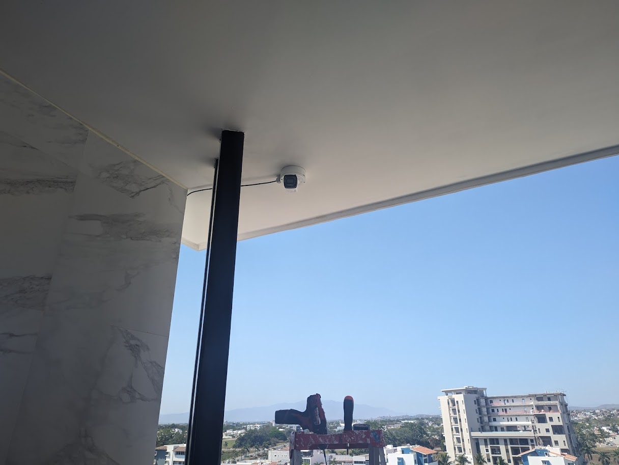Cámara de seguridad IP instalada por Garmonta en Bahía de Banderas
