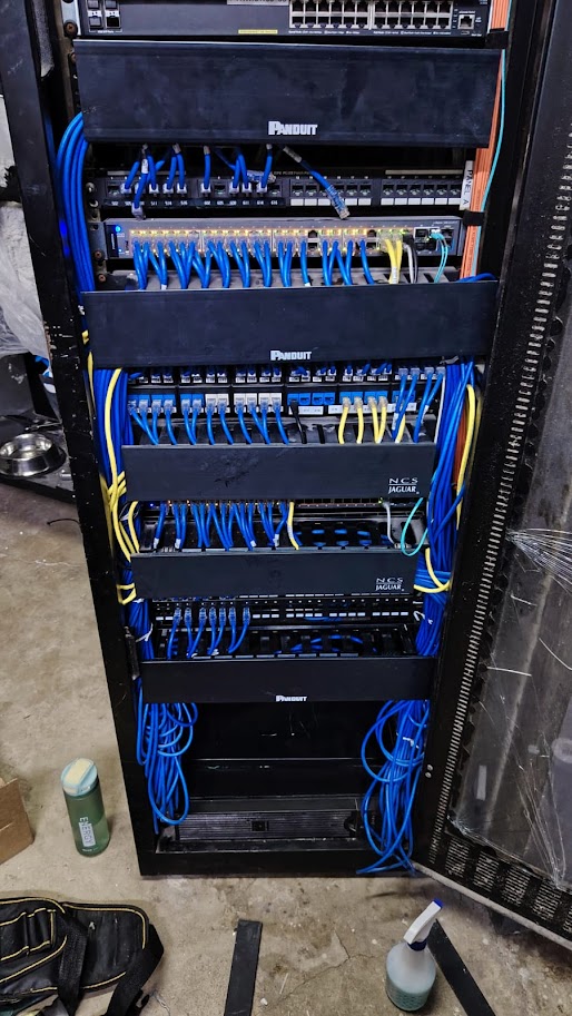 Rack de red y switches